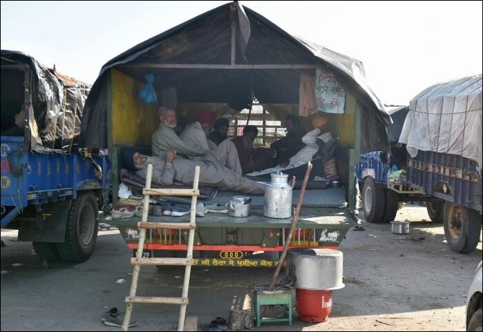 tractor trolley